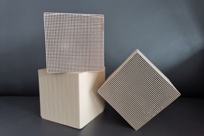 優(yōu)質(zhì)蜂窩沸石分子篩需注意哪幾個(gè)重點(diǎn)事項(xiàng)？